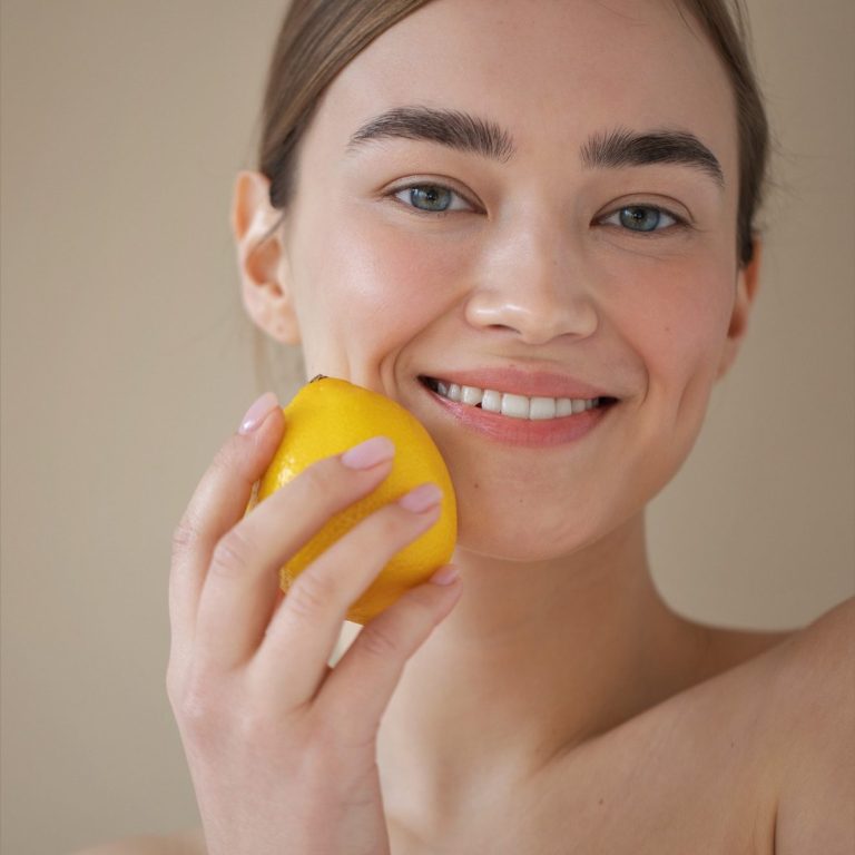 Stralende huid met frisse glow na een gezichtsbehandeling bij Just Your Glow in Maastricht