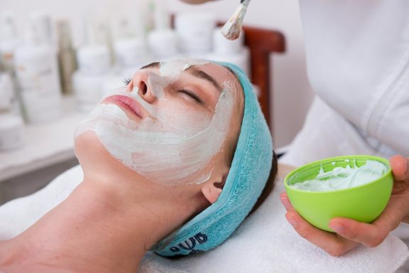 Gezichtsmasker in schoonheidssalon Maastricht